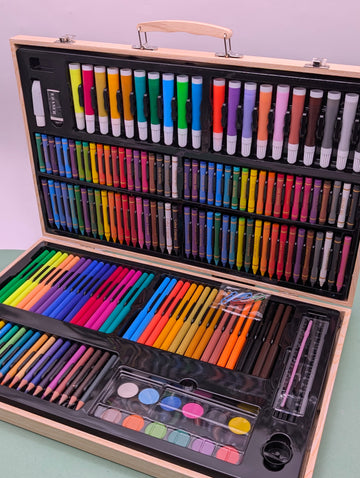 WOODEN ART COLOURING CASE 180 PCS