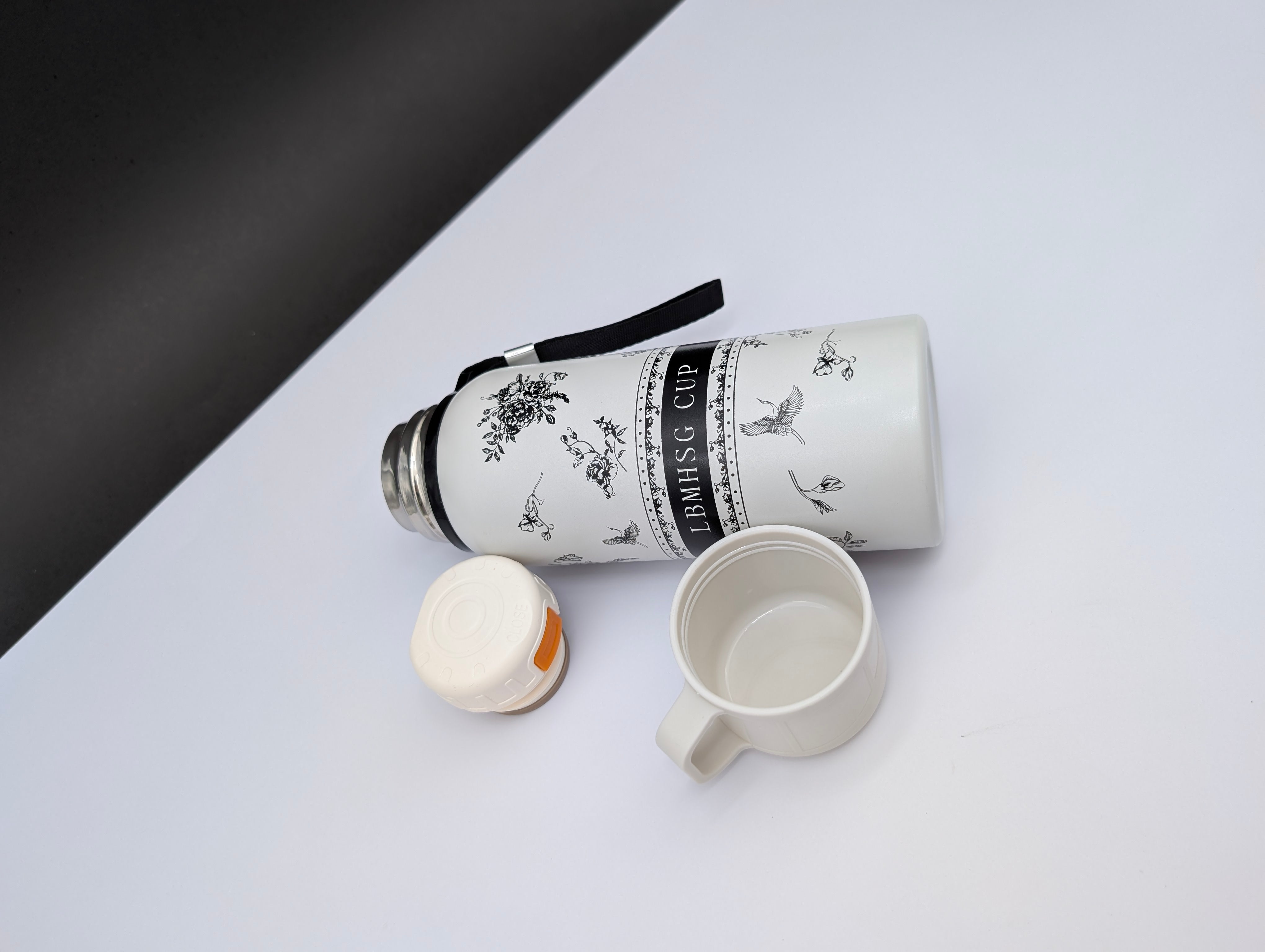 CUP THERMOS WITH ACCESSORIES