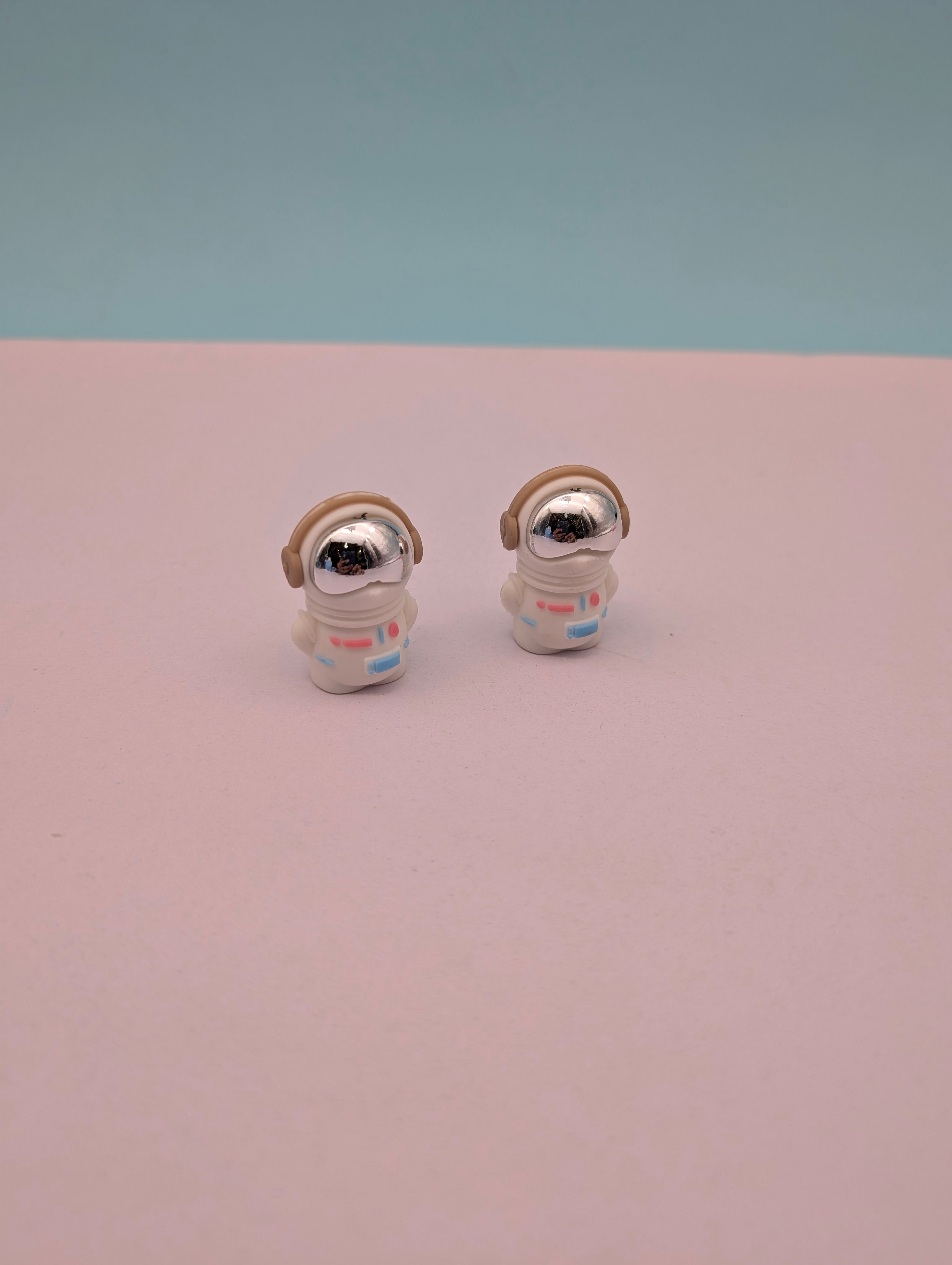 YALONG ASTRONAUT PENCIL SHARPENERS