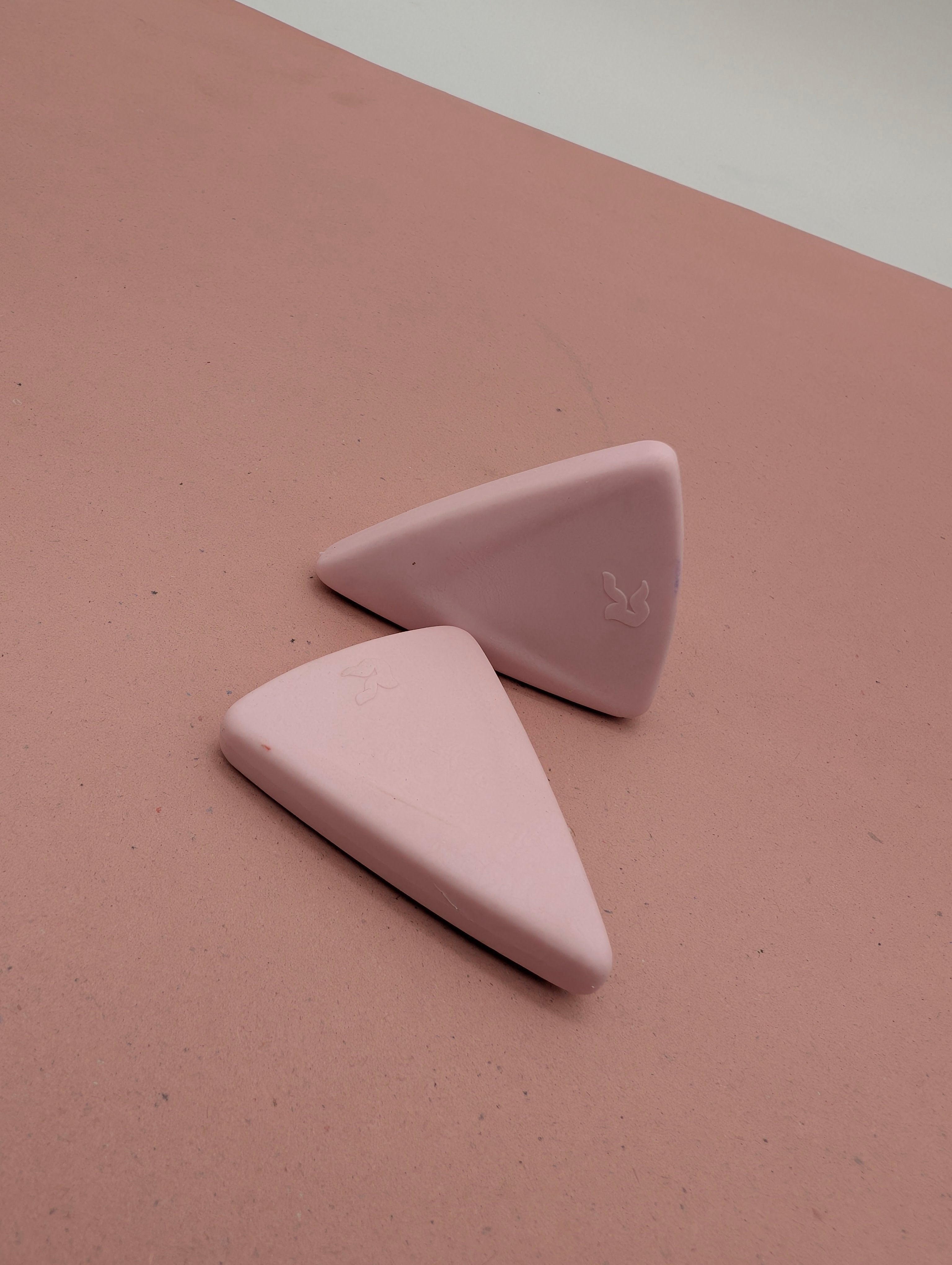 ALONG DRESS SHAPED 4B ERASERS