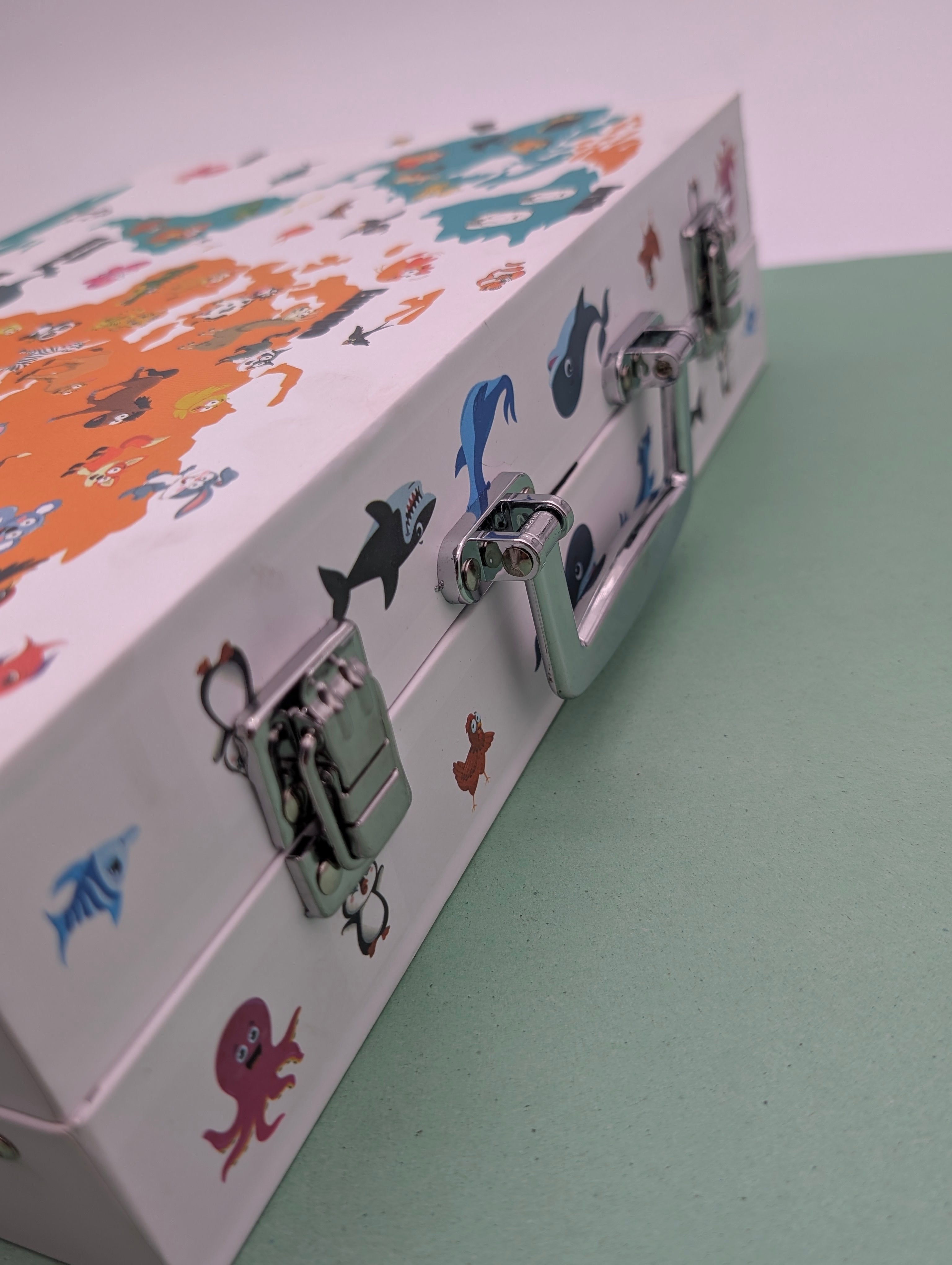 SPACE PARTY & WORLD ADVENTURE COLOURING-SETS 115PCS