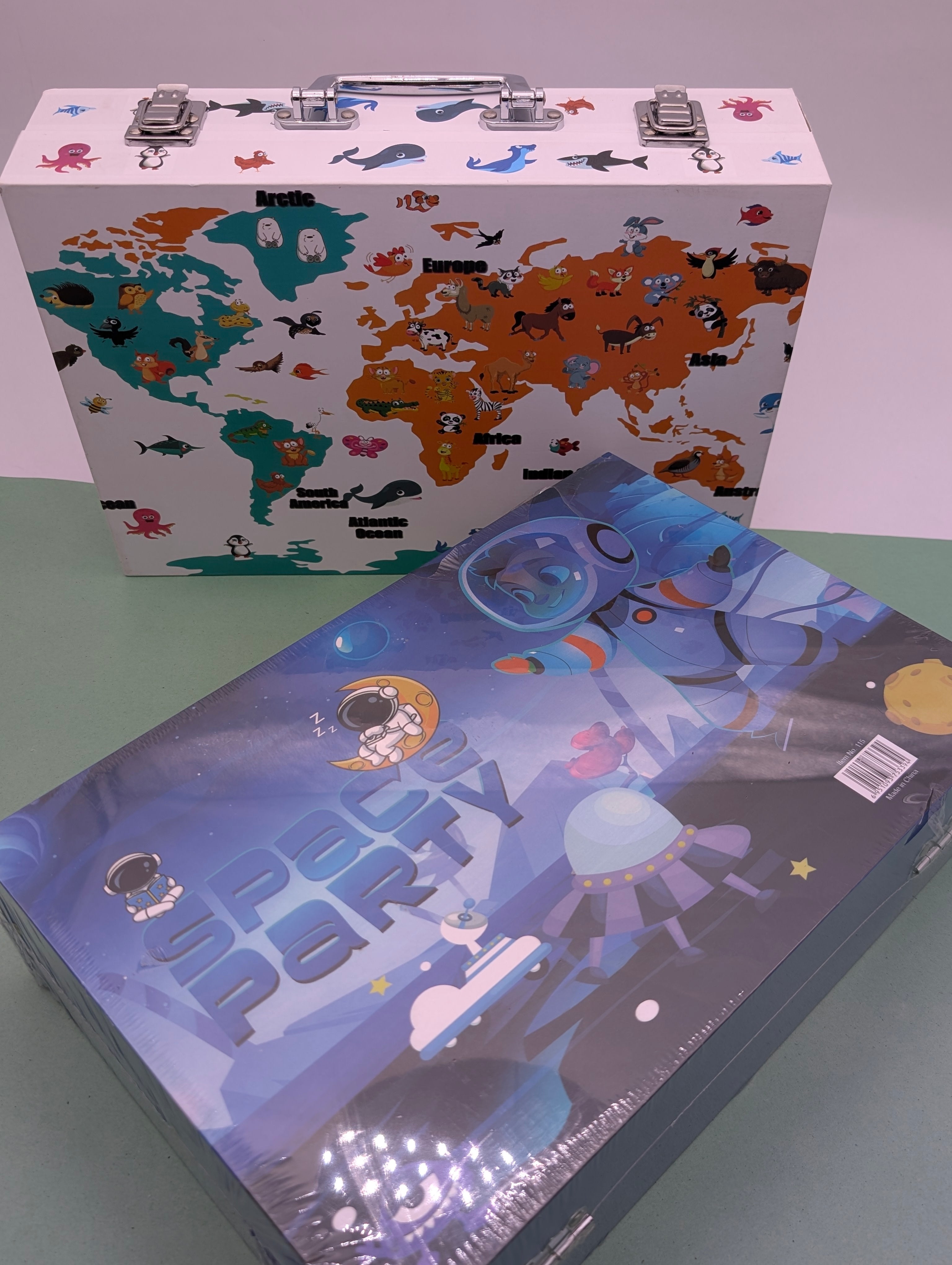 SPACE PARTY & WORLD ADVENTURE COLOURING-SETS 115PCS