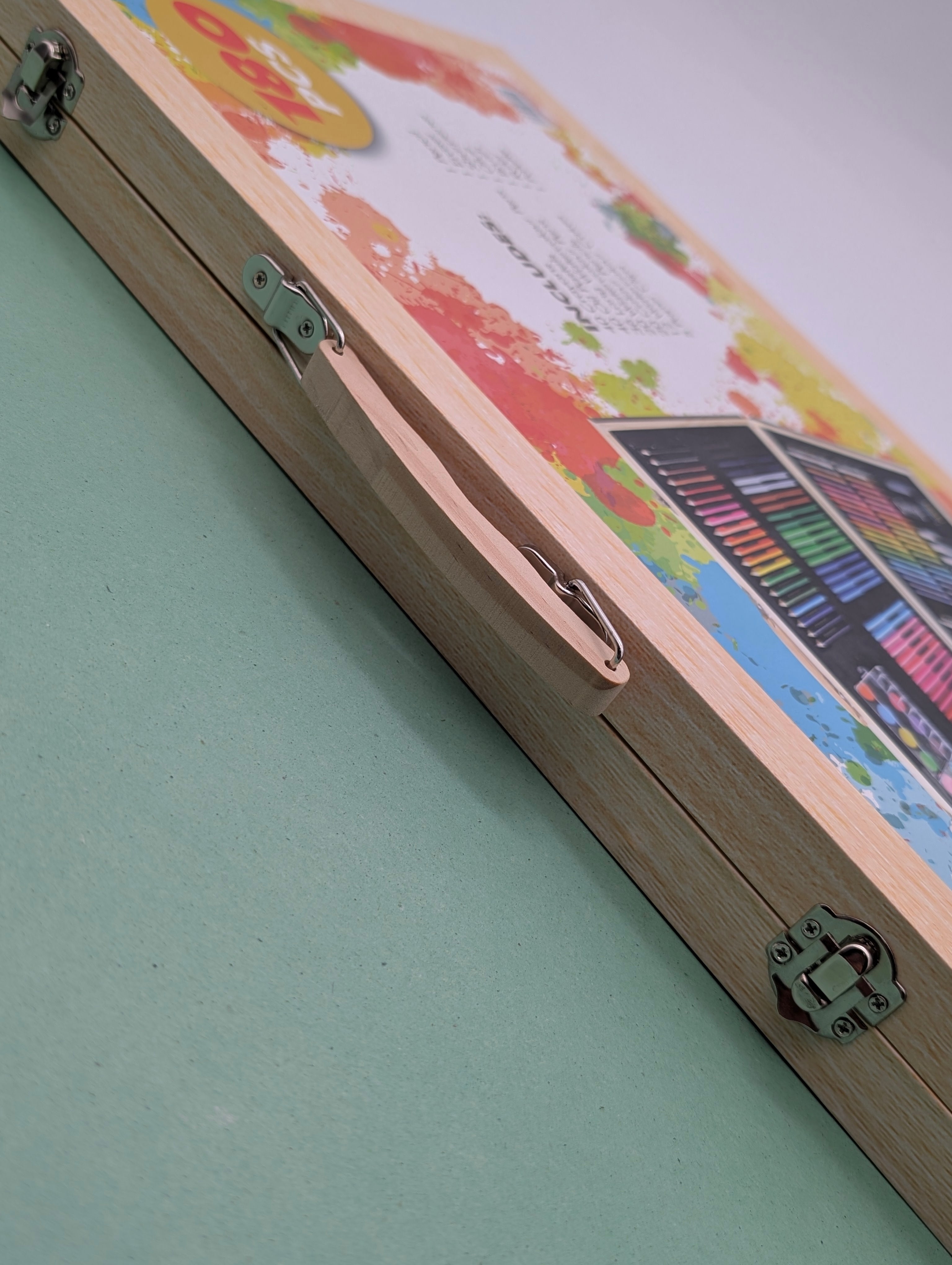 WOODEN ART COLOURING CASE 180 PCS