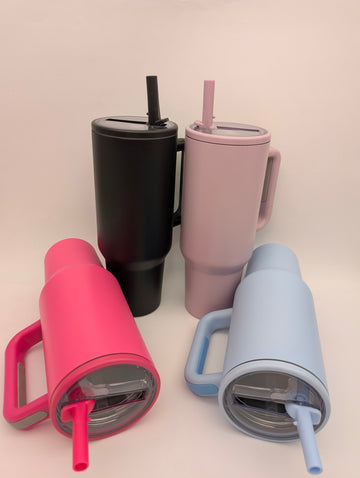 VACUUM INSULATED TUMBLER WITH HANDLE