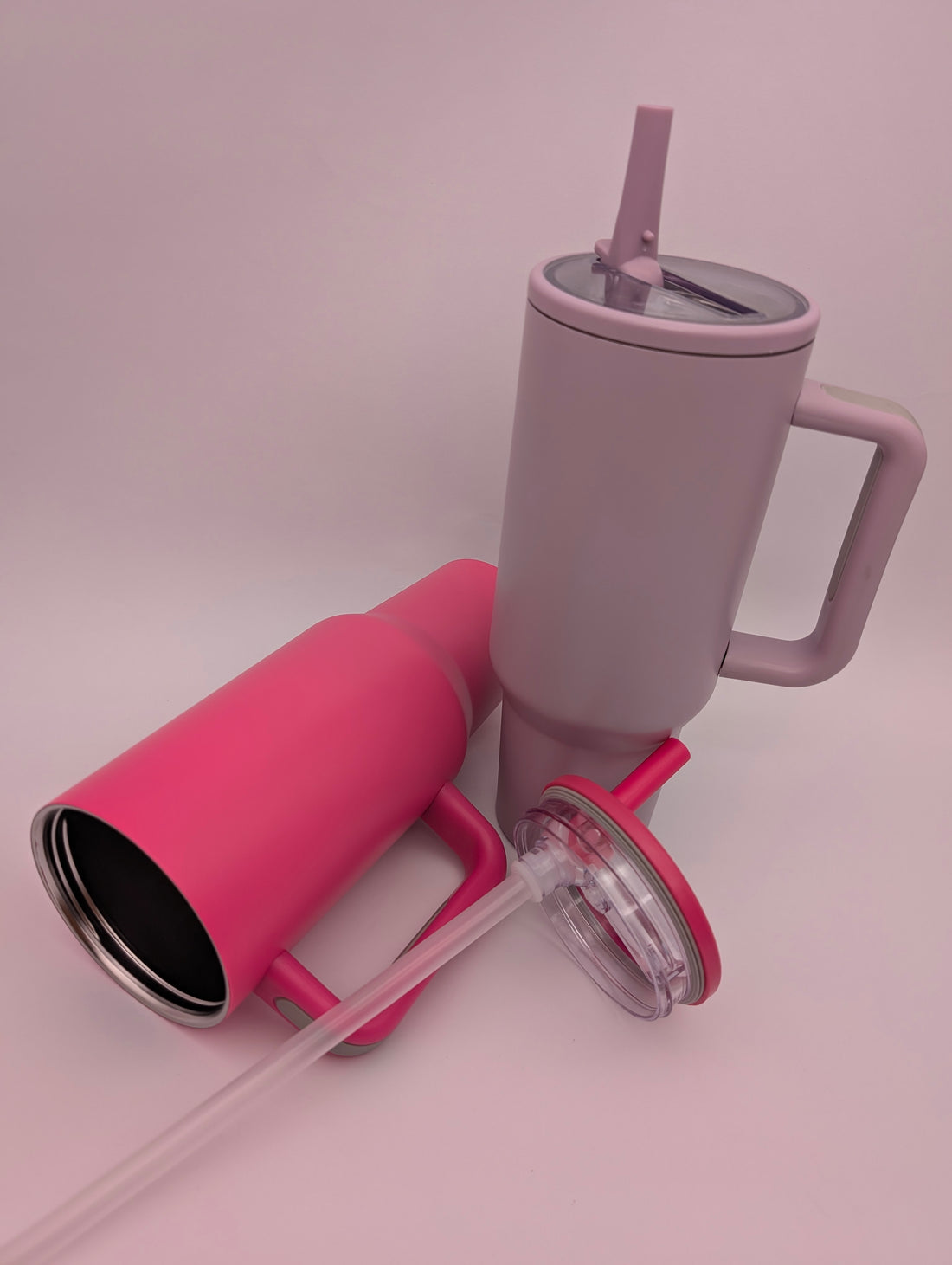 VACUUM INSULATED TUMBLER WITH HANDLE
