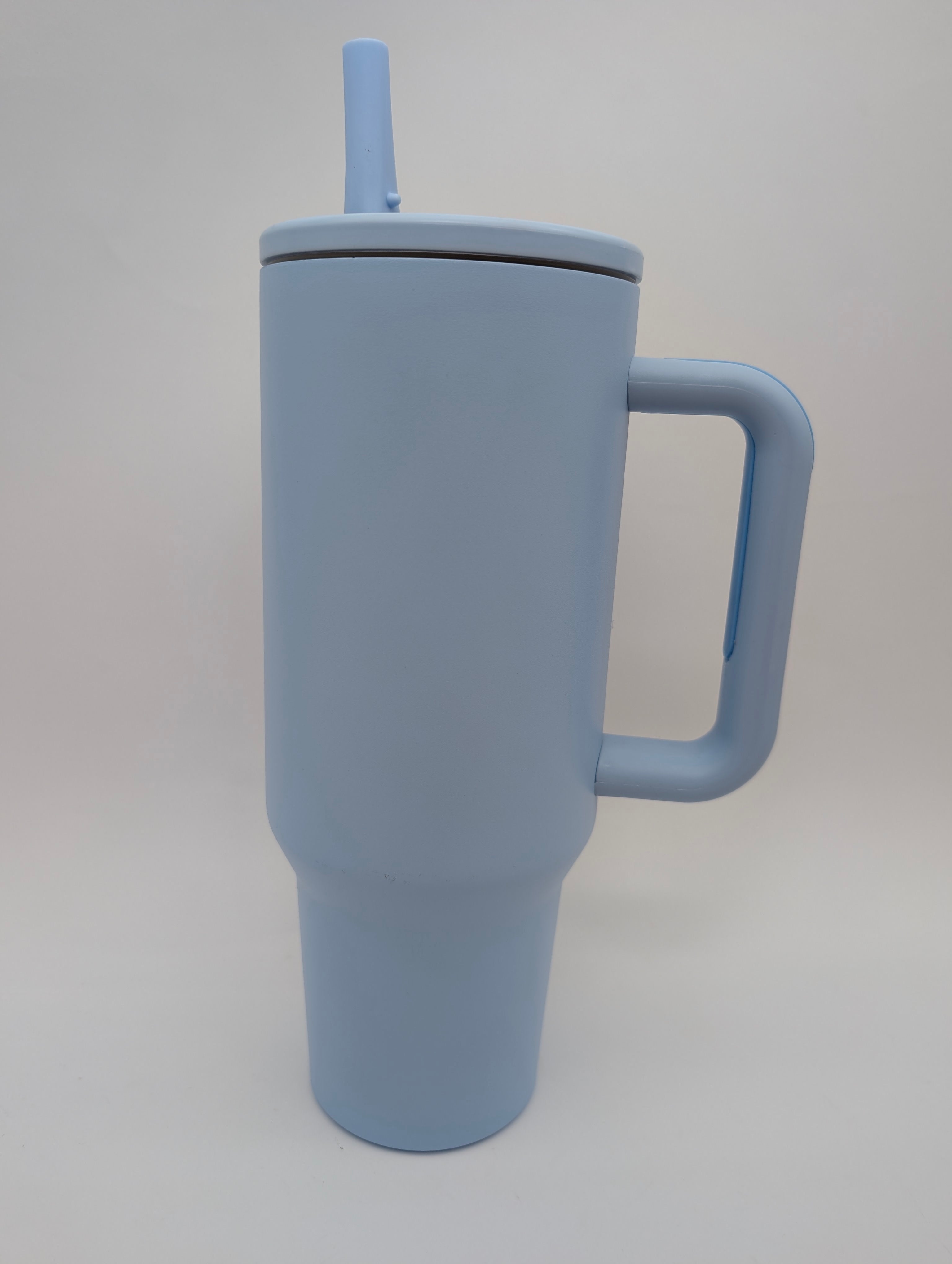 VACUUM INSULATED TUMBLER WITH HANDLE