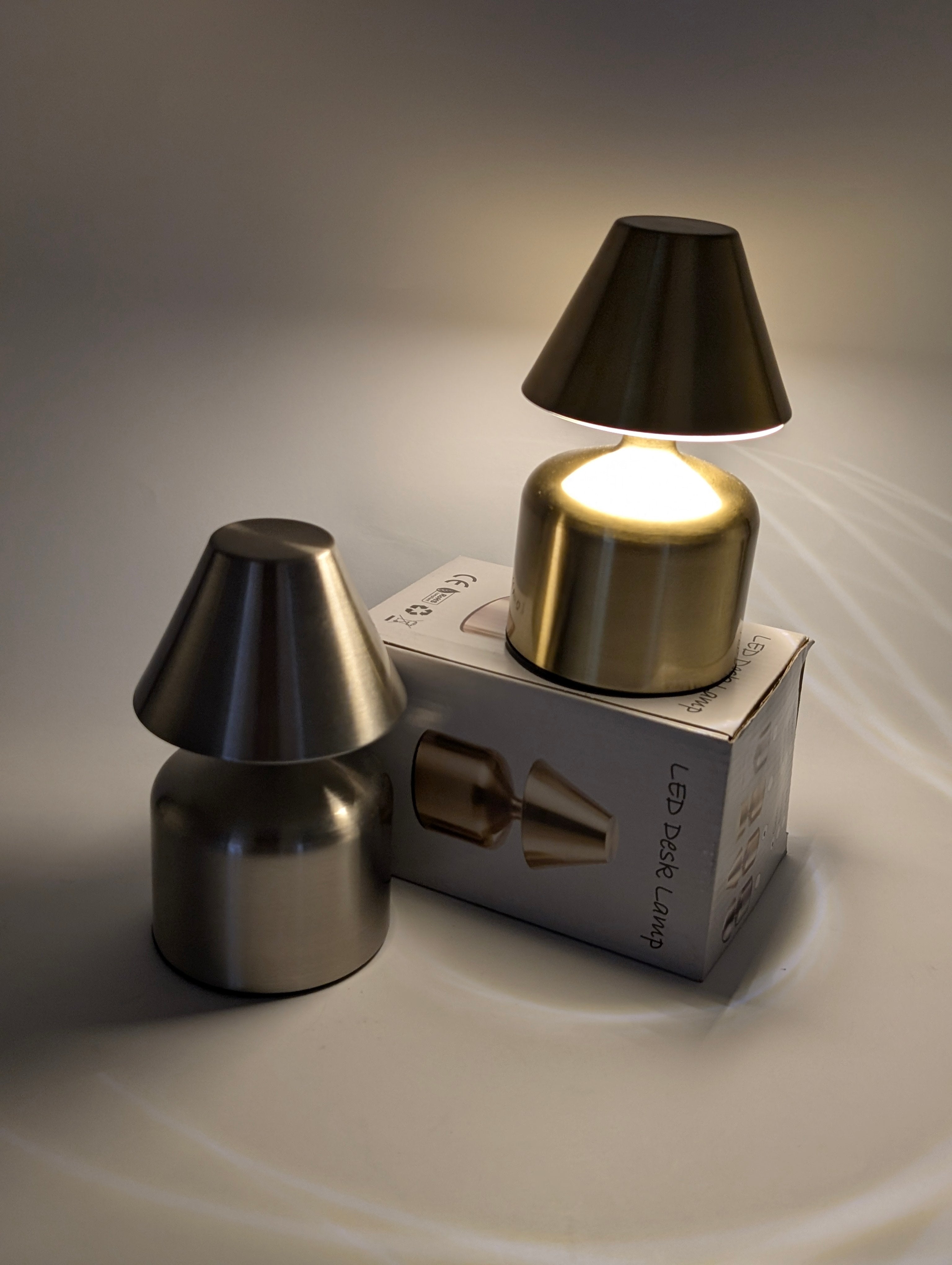 SLEEK MUSHROOM DESIGN DESK LAMP