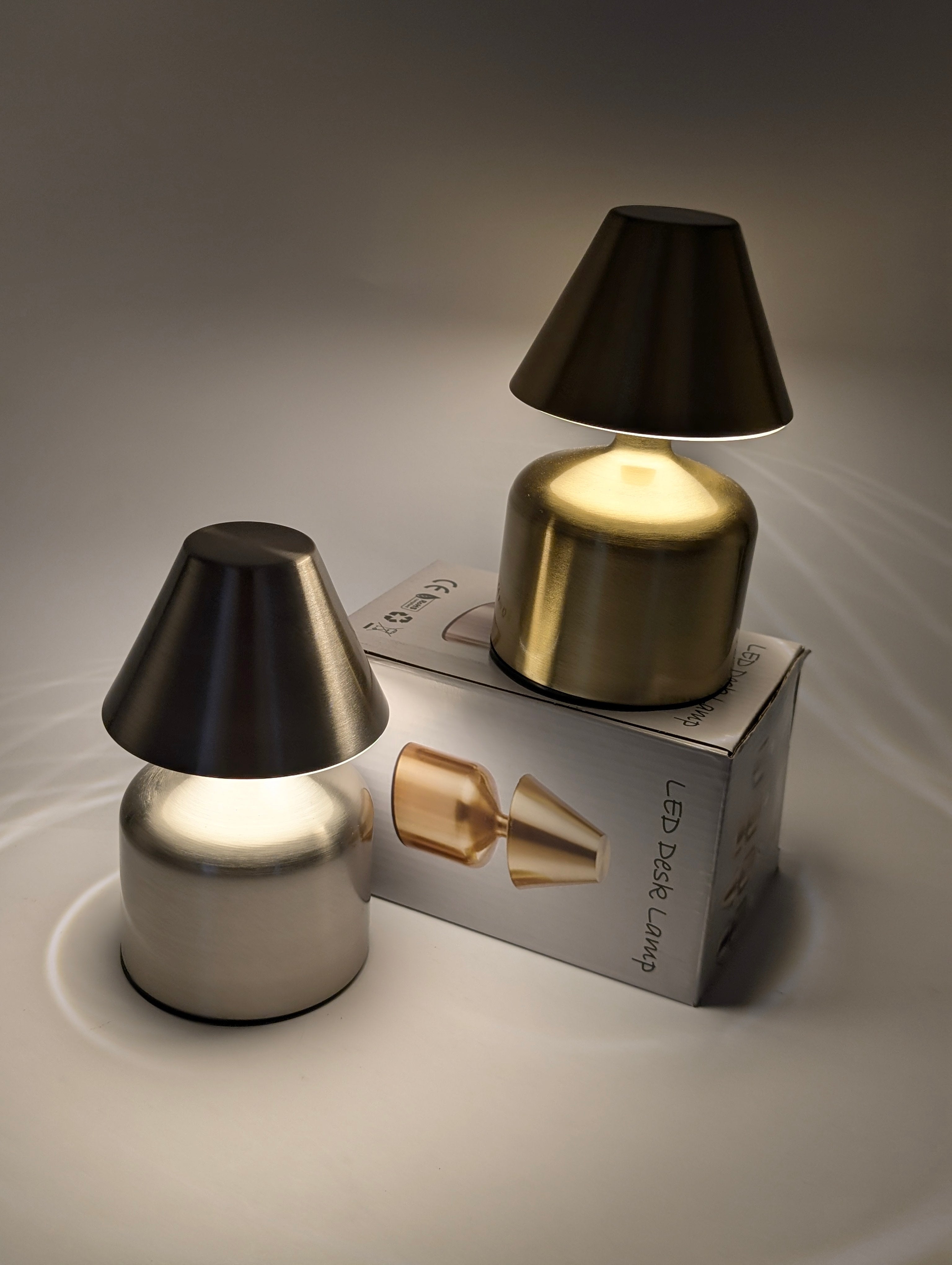 SLEEK MUSHROOM DESIGN DESK LAMP