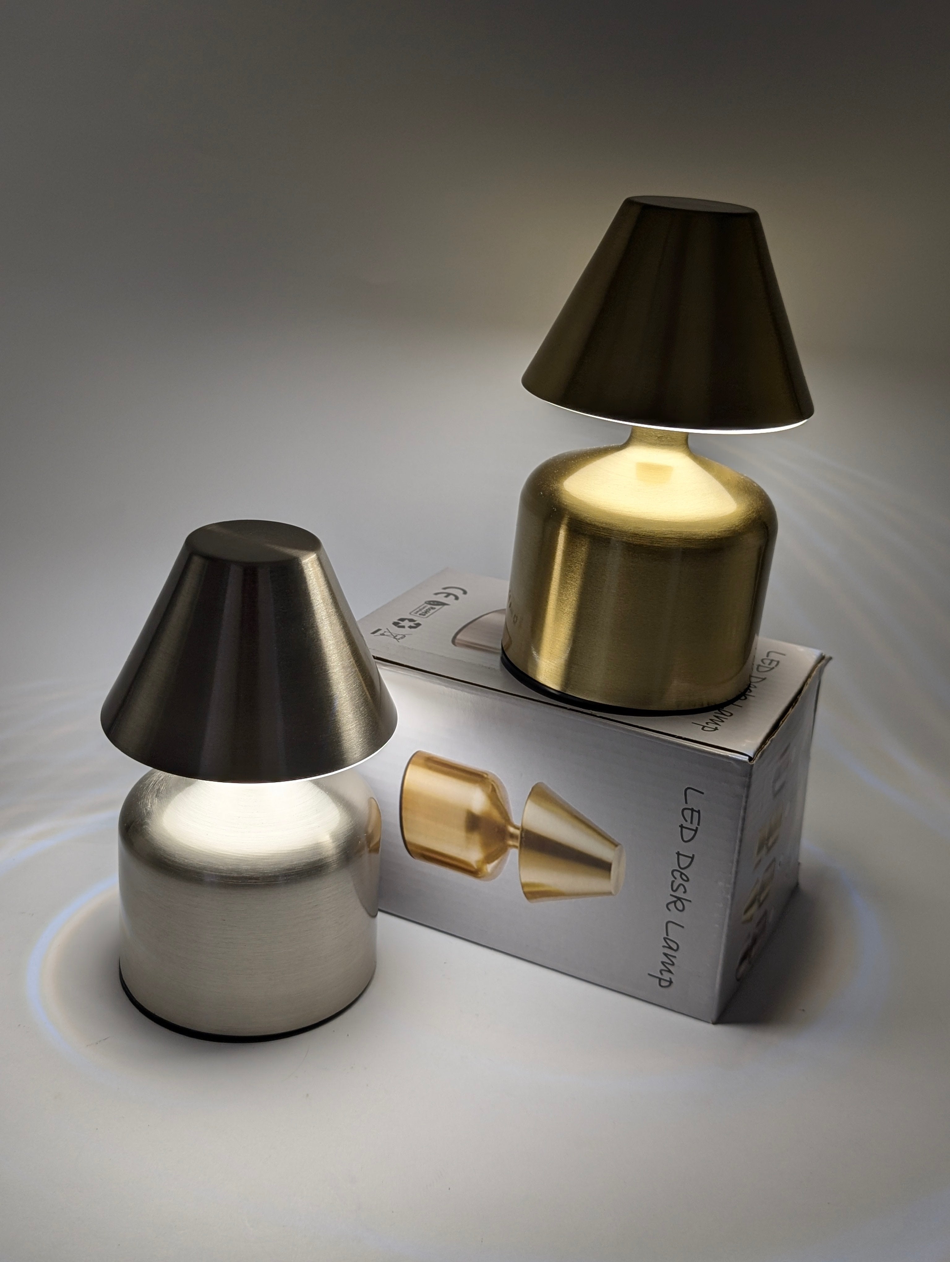 SLEEK MUSHROOM DESIGN DESK LAMP