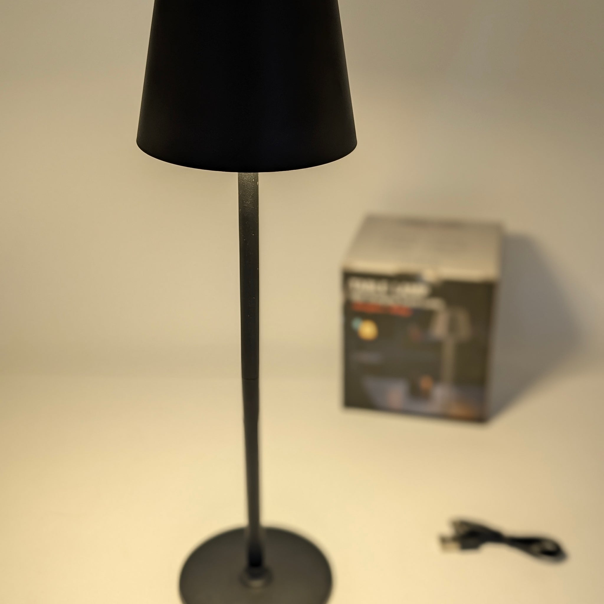 BEAUTIFUL CHARGING WIRELESS LED LAMP