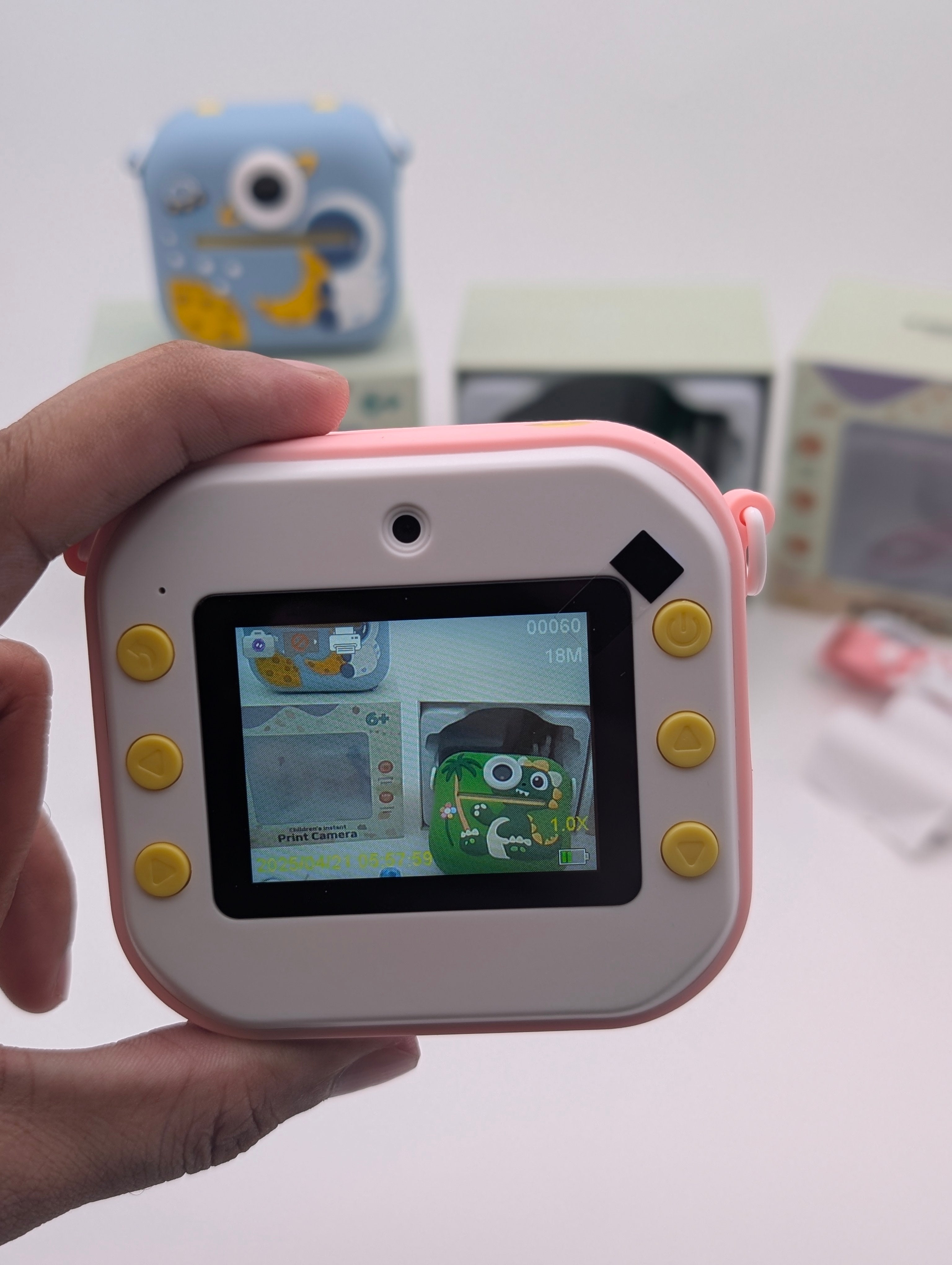 KIDS' INSTANT PRINT CAMERAS