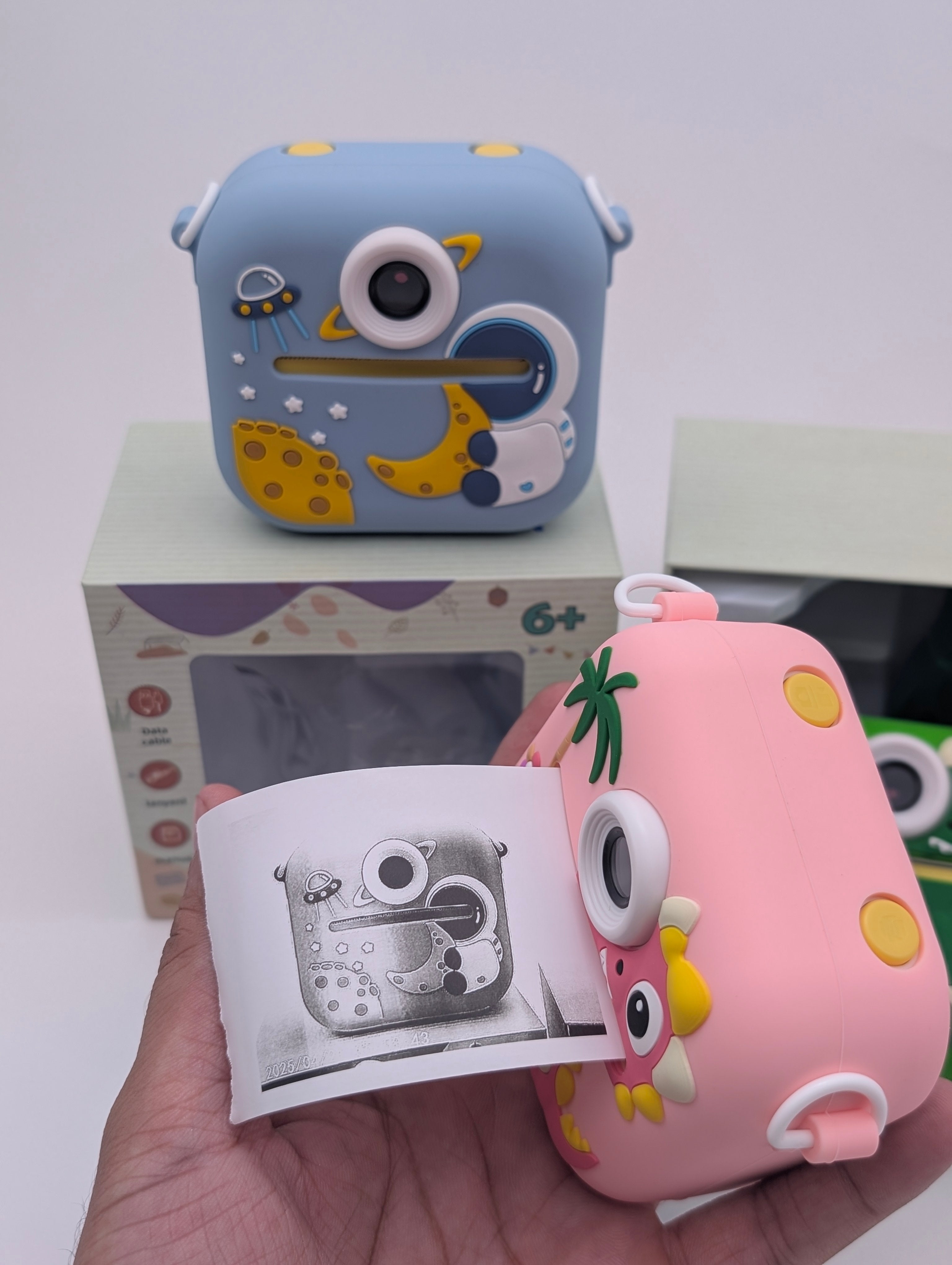 KIDS' INSTANT PRINT CAMERAS