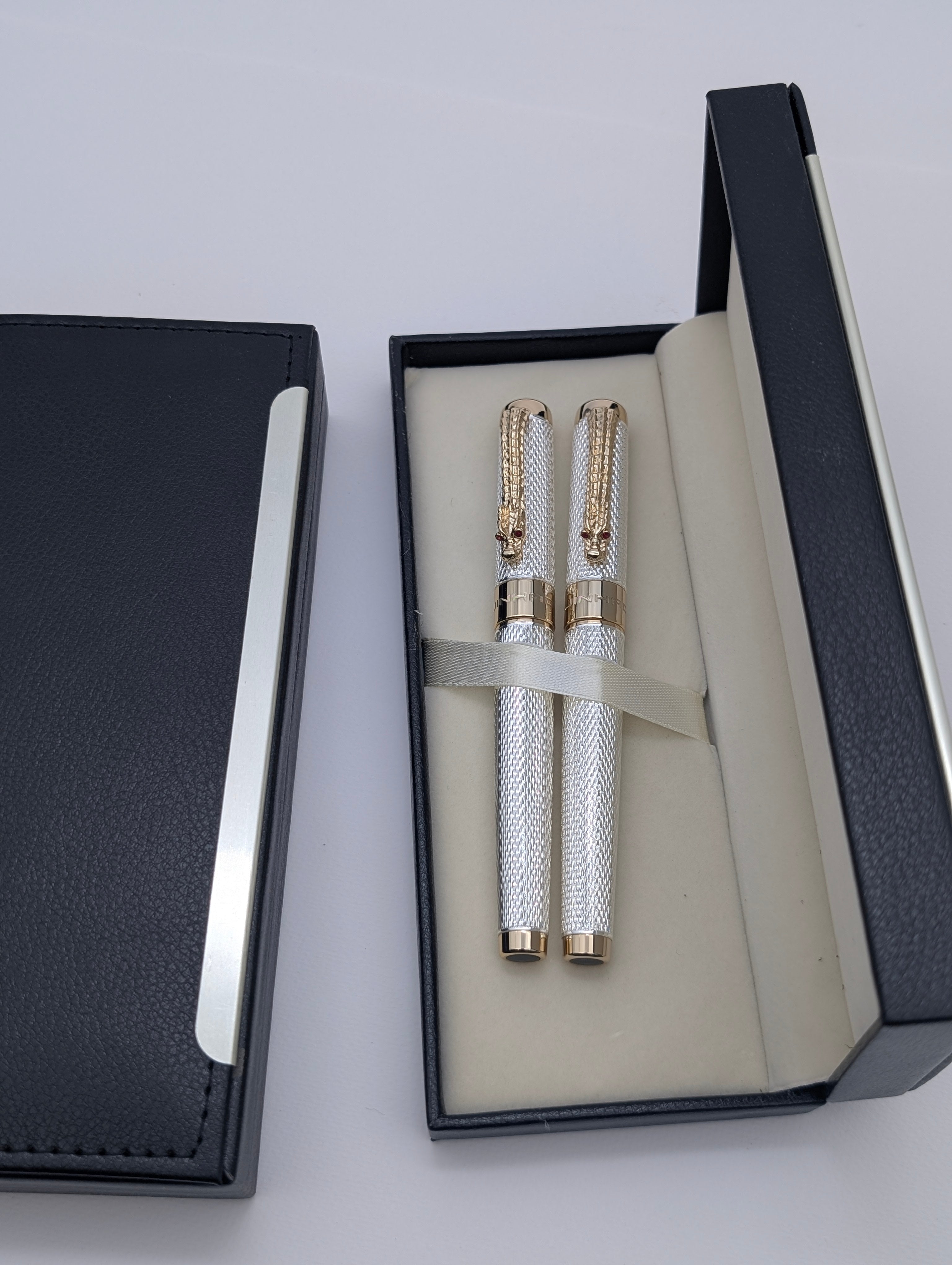 LUXURY DRAGON DESIGN PENS